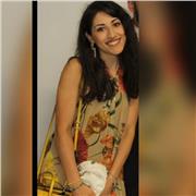 Laureata in ingegneria gestionale impartisce lezioni di matematica base a studenti di scuola elementare e media